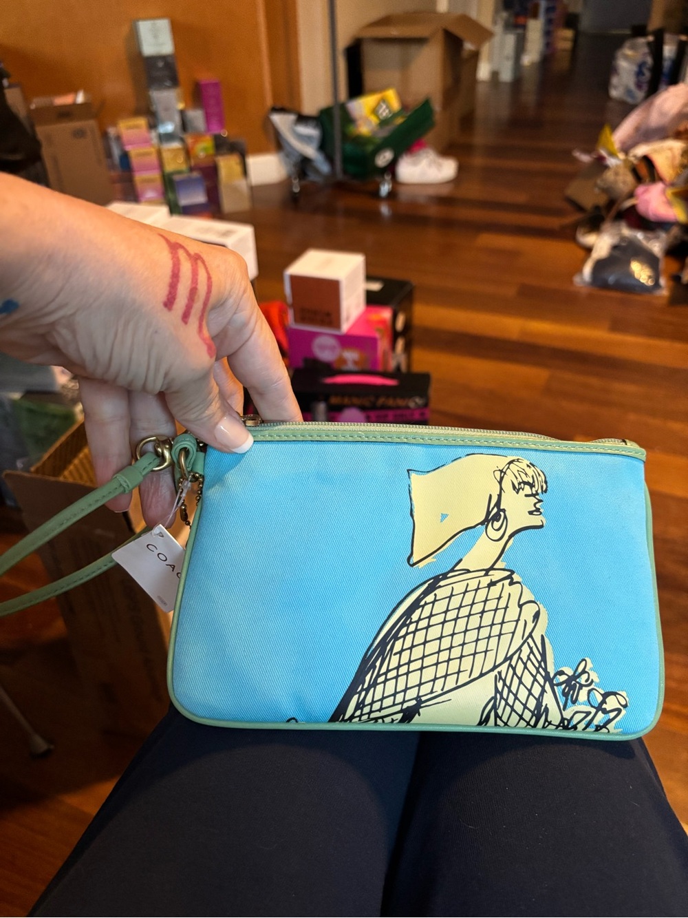 Coach Cashin Carry & 2 Luxury Skincare & Beauty Items Event - Picture 6 of 15